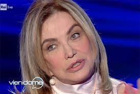 A età, biografia, altezza e lavoro ci abbiamo pensato noi: Simona Izzo Ho Fatto Il Ritocchino Ritocchino