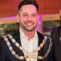 Efren Aponte's Instagram, Twitter & Facebook