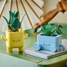 10349 LEGO® Botanicals Happy Plants – New World