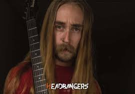 El barbas de leñador John Petrucci nos presenta su nueva bebida de dioses.  » Headbangers Latinoamérica