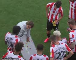 If you take our recommendations on board, we think you'll nab the best free agents in football manager 2020 for your premier league outfit. Brentford Take Drinks Break To Next Level As Thomas Frank Uses Whiteboard To Explain Tactics Daily Mail Online