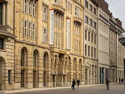 Das bucerius kunst forum ist in der 1914 bis 1919 erbauten ehemaligen reichsbankhauptstelle. Nightbar