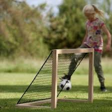 Vincularse conceptual y sentimentalmente con cada proyecto, quererlo como propio, así se logran. Akiko Fussballtor Von Skagerak Im Ikarus Design Shop Fussballtor Selber Bauen Fussballtor Selber Bauen Garten