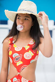 Le prix d'un maillot de bain bébé varie d'un modèle à un autre et d'un vendeur à un autre. Comment Choisir Le Maillot De Bain Pour Bebe Blog Mode Gemo Maillot De Bain Maillot De Bain Enfant Maillot