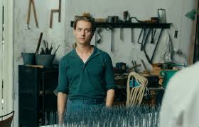 Opera senza autore è un film di genere drammatico, thriller del 2018, diretto da florian henckel von donnersmarck, con tom schilling e sebastian koch. Opera Senza Autore Questa Sera In Prima Tv Su Rai 3 Spettacolandotv