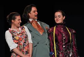 Ulrike dissmanns münchner sommertheater ist eine freie truppe junger schauspieler und musiker und hat sich seit 1990 der klassischen komödie verschrieben. Zum 30 Mal Sommertheater Im Englischen Garten Komodie Mit Wiener Schmah