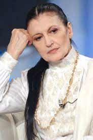 Carla fracci si è spenta a milano, a 84 anni il 27 maggio 2021 a causa di un tumore su cui aveva mantenuto il più stretto riserbo. Carla Fracci Invecchiare E Un Arte Gallery Bellezza