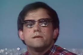 9 Août 1859 : Nathan Ames dépose un brevet pour un "escalier mouvant",  l'ancêtre de l'escalator, mais son invention ne sera pas immédiatement en  ordre de marche