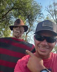 Edwin Magee en el Banco de Comercio, viernes 5 de septiembre