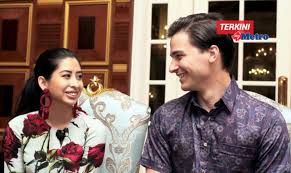 Tunku kamariah aminah maimunah iskandariah. Kami Akan Duduk Rumah Sendiri