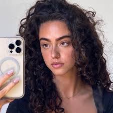 Kiana Davis's Instagram, Twitter & Facebook