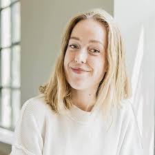 Diana Naser's Instagram, Twitter & Facebook