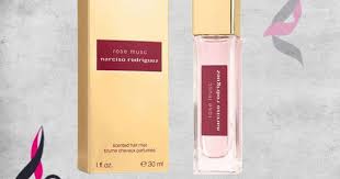 Narciso Rodriguez Rose Musc Hair Mist عطر زهري شرقي مسك شعر لـ النساء تتكون م قدمته من الورد والزعفران وقلب العطر الفل Women Perfume Perfume Mists