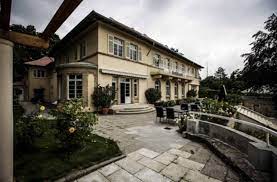Doch in der debatte um das aufweichen von grundrechten zu pandemiezeiten hat der. Regierungszentrale Ruckkehr In Villa Reitzenstein Stuttgart Stuttgarter Nachrichten