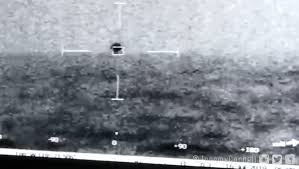 The ufo appears spherical in the grainy, black and white video. Gnuw Zvmwc1zam