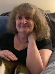 Elaine Hooper's Instagram, Twitter & Facebook