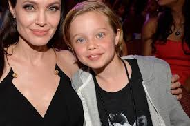 Filha de Angelina Jolie muda de sexo - Últimas - Correio da Manhã