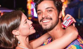 Anderson couto, cabeleireiro responsável pela transformação da atriz diz que nova cor requer cuidados especiais: Nem Tudo Foi Amor No Carnaval Agatha Moreira E Flagrada Discutindo Jornal De Brasilia