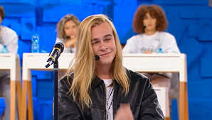 Chi é Aaron Cenere di Amici 2022, vince Tu si que vales 2022?/ Il debutto  su Spotify