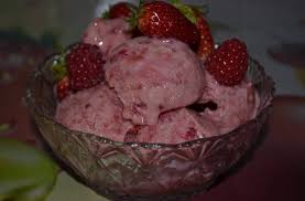 Inghețată Cu Zmeură Căpșuni și Creme Anglaise Rețetă De Brindusa Aluculesei Recipe Recipes Creme Anglaise Desserts