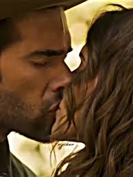 Victoria y Alejandro se besan por primera vez❤️‍🔥#escenasnovelas  #lovestorytheseries #meatrevoamarte #telenovelas #meatrevoaamarte  #victoriayalejandro #fypp #edits #lovecouple #scenes ...