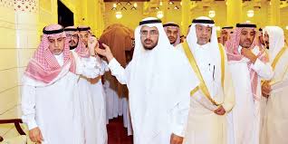 أمير منطقة الرياض يؤدي صلاة الميت على الأمير عبدالله بن محمد بن مقرن بن مشاري