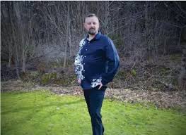 Sjungande skolbussföraren Danny tävlar i P4 Nästa