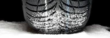 Cauciucurile de iarnă au o aderență mult mai bună și atunci când plouă, deci cel mai bine este ca șoferii să le schimbe chiar din toamnă, pentru a fi titi aur a vorbit și despre când trebuie schimbate cauciucurile de iarnă cu cele de vară. Schimbare Anvelope Odata Ce Se Schimba Vremea Anveloshop