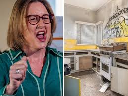 Melbourne's second last indoor bowls club hoping for crackerjack sale