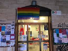 Conosciuto dai più come legge contro l'omobitransfobia, esso ha lo scopo di sanzionare i comportamenti che discriminano. E7bampairx 5vm