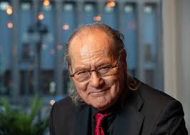 Hirdwall tar farväl när "Beck" fyller 50