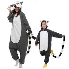 C'est une combinaison pyjama dont le tissu, très agréable au toucher, a été telle est notre volonté : Combinaison Pyjama Lemurien Adulte Enfant Favolicorne Com