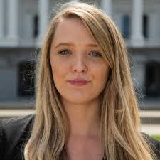 Crystal Wininger's Instagram, Twitter & Facebook