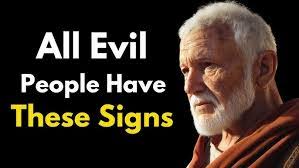 Lisa Schalk's Instagram, Twitter & Facebook