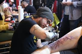 Maybe you would like to learn more about one of these? Are O ProtezÄƒ In Loc De Mana DreaptÄƒ È™i I Se Spune Tatuatorul Cyborg Cum AratÄƒ Tatuajele Desenate De Artistul Francez Care È™i A Pierdut Un BraÈ› Dar S A Reinventat Libertatea