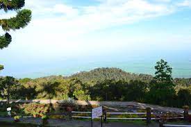 Formerly known as 'kedah's peak', mount jerai (gunung jerai) is a massive limestone mountain that rises 1200m above sea level. Gunung Jerai