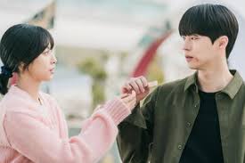 Blue spring from a distance akan tayang sebanyak 12 episode dengan durasi 60 menit setiap episode. 10 Potret Karakter Drama At A Distance Spring Is Green