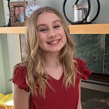 Stephanie Thatcher's Instagram, Twitter & Facebook