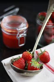 Soupe De Fraises Au Basilic Sable Aux Amandes Fraise Basilic Soupe De Fraises Fraise Basilic Alimentation