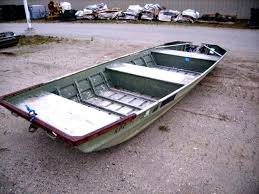 Alumacraft 16 Foot Flat Bottom Jon Boat On Govliquidation Boat Flat Bottom Boats Flat Bottom Jon Boat