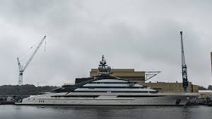 A viral photo in 2019 claimed bezos was the owner of a $400 million yacht known as the flying fox. World S Largest Superyacht List Gets Longer