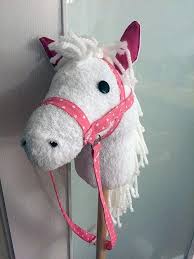 Bastel eine totoro pinata für die nächste party. Diy Anleitung Steckenpferd Fur Kinder Zum Selber Nahen Steckenpferd Basteln Steckenpferd Basteln Anleitung