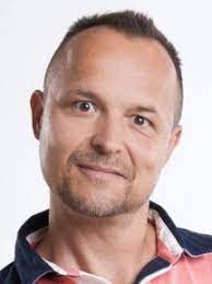 Jednak vím, že už počtvrté se s ohledem na svůj věk ženit nebudu, a taky proto, že jsem. Petr Hradil Lide Ceska Televize