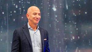 Jeff bezos beschleunigt seine aktienverkäufe. Jeff Bezos Gonnt Sich Was Das Kauft Sich Der Reichste Mann Der Welt