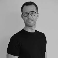 mały stół drewniany