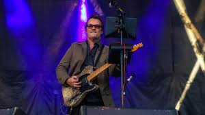 Axel bauer a actuellement 59 ans. Erick Baert Fait Entendre 100 Voix Et Axel Bauer Eteint La Lumiere