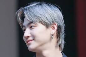 Like the8, he's worn his cut short, long and curly, but this particular look deserves to go down in the pages of mullet history. 10 Potret Memesona Jaebum Got7 Dengan Rambut Mullet Nyentrik