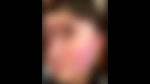 22일 공개된 당시 옷가게 cctv 영상에는 피터 레스쿠이에 벨기에 대사의 부인 a씨가 신발을 신은 채 흰옷을 입어보는 장면이 담겨 있어 논란이 일고 있다. Xmpar2ziucrtbm