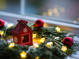 Well, how about finding all the decorations you may need for your christmas tree in one single place, so you can save some time this winter? How To Decorate Your Home For Christmas As A Tenant