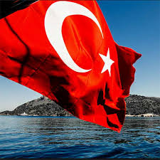 Türk bayrağı resim galerimizde türk bayrakları fotoğrafları ile karşınızdayız, büyük boyuttaki dalgalanan türk bayrakları, kırmızı beyaz türk bayraklarını indir. Gururla Urettigimiz Turk Bayragi